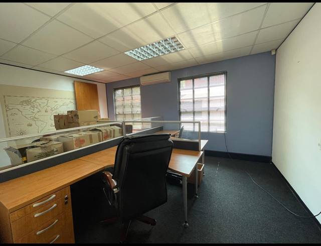 752M² OFFICE FOR SALE IN BRYANSTON